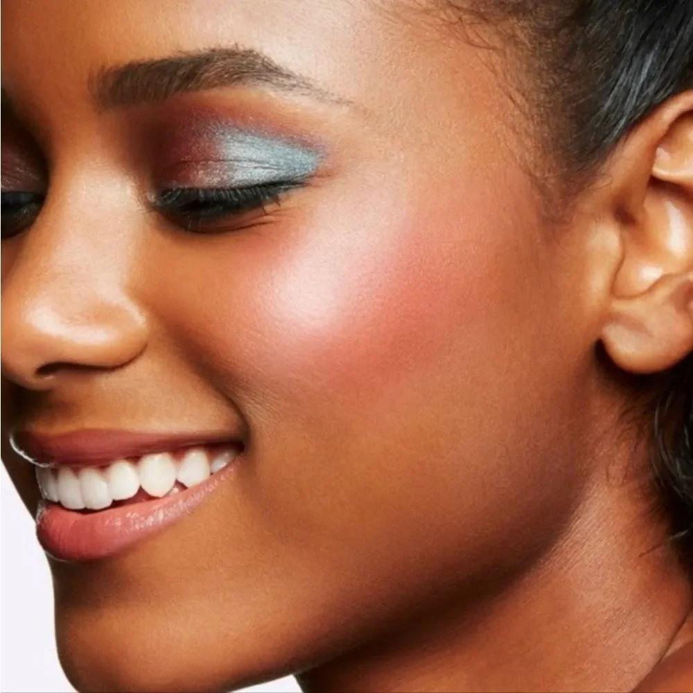 MAC Go Play Bouncy Blush in Cheer Up - Soft Pale Peachy Pink